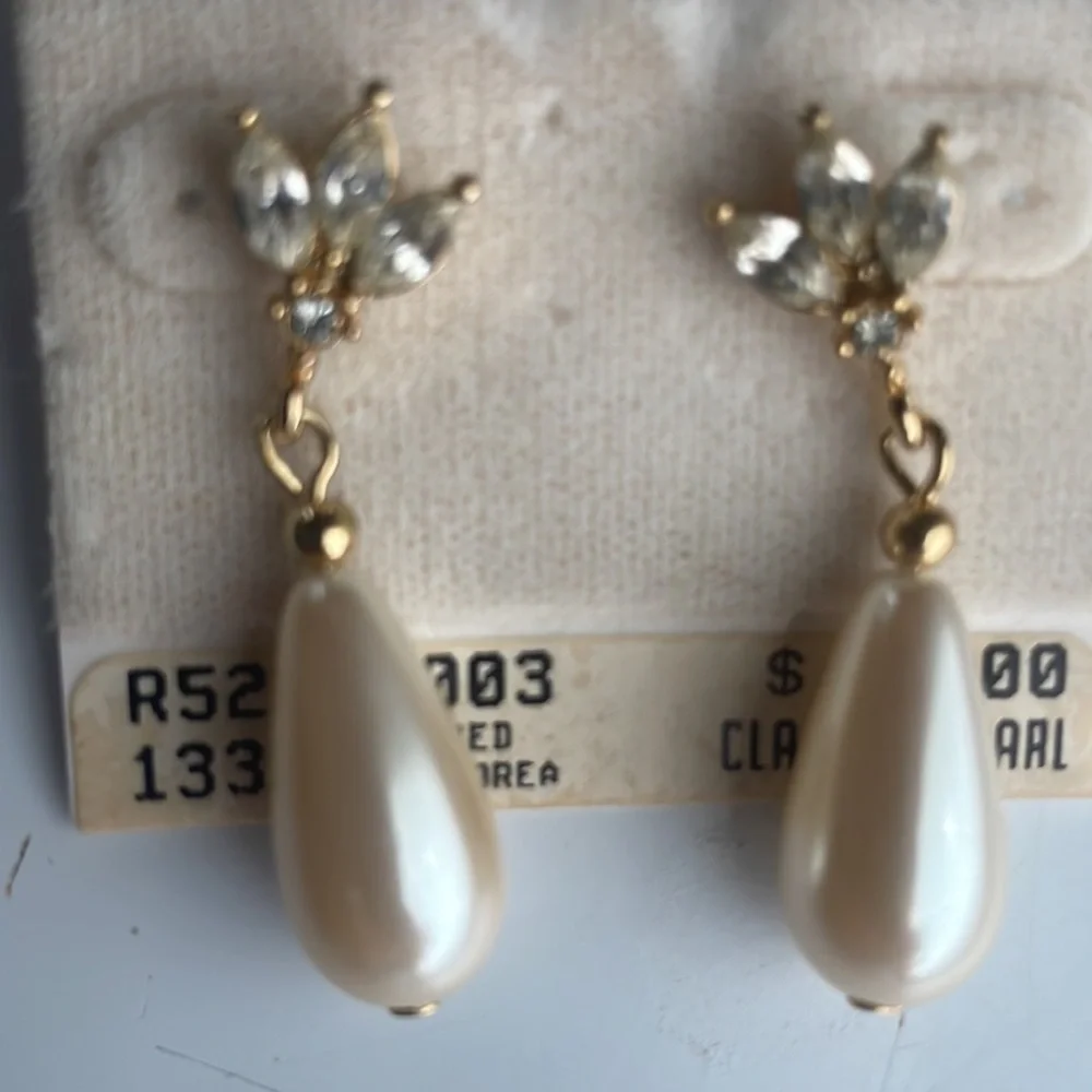 Classic statement dangle drop pearl earrings - Picture 3 of 3